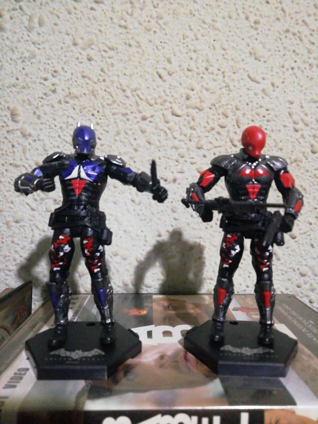 Batman capucha roja articulado nuevo