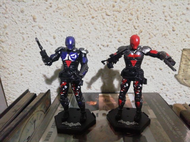 Batman capucha roja articulado nuevo