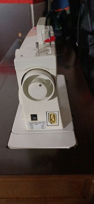 Maquina de coser Wertheim a motor+ mueble