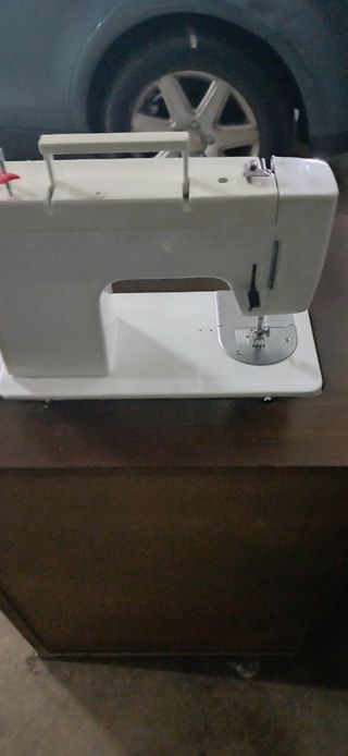 Maquina de coser Wertheim a motor+ mueble