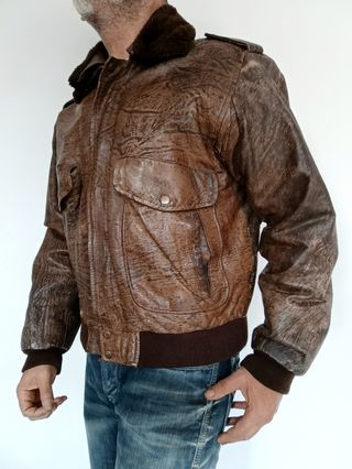 Bomber cuero auténtico cuello forrado. M. Medidas 