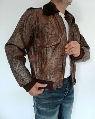 Bomber cuero auténtico cuello forrado. M. Medidas 