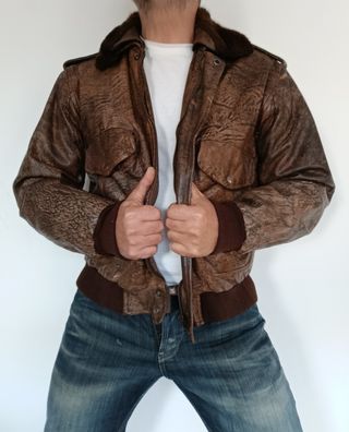 Bomber cuero auténtico cuello forrado. M. Medidas 