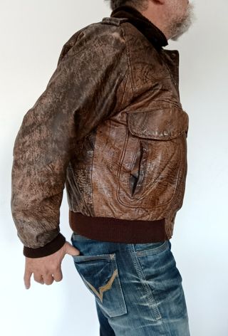 Bomber cuero auténtico cuello forrado. M. Medidas 