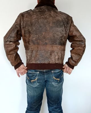 Bomber cuero auténtico cuello forrado. M. Medidas 