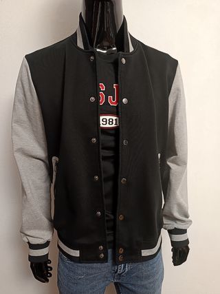 Chaqueta universitaria Guess