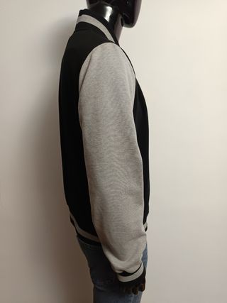 Chaqueta universitaria Guess