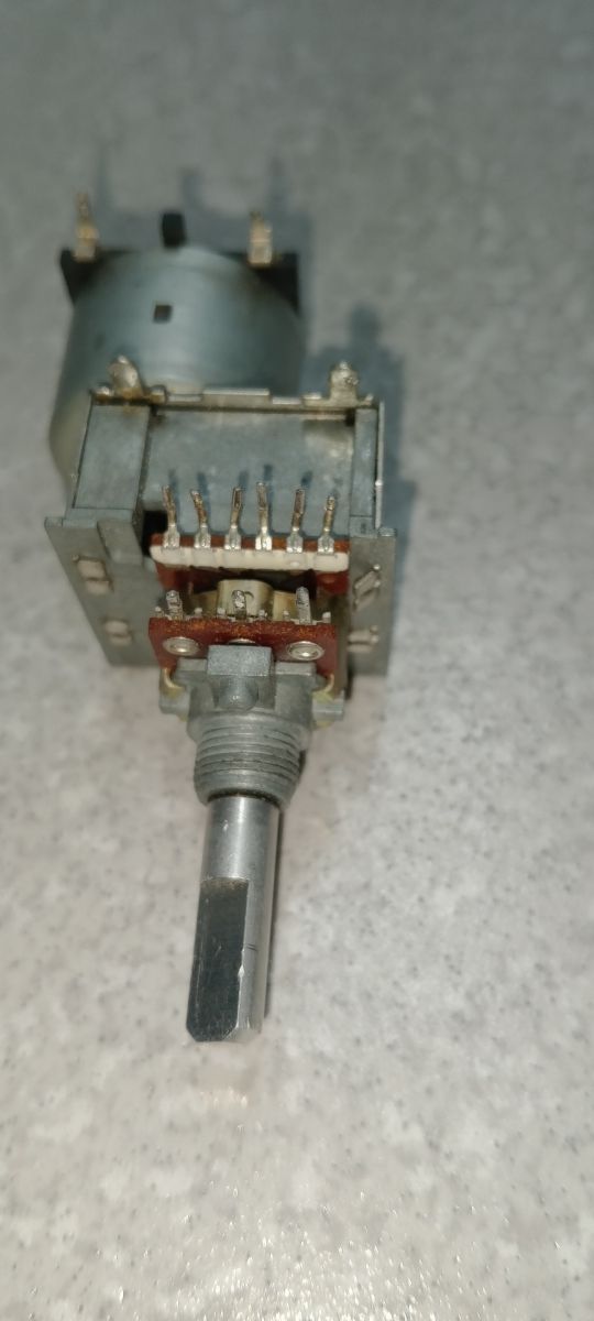 Potenciómetro motorizado