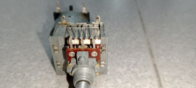 Potenciómetro motorizado