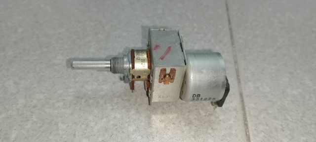 Potenciómetro motorizado
