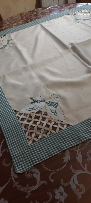 Tovaglietta o centrotavola elegante.