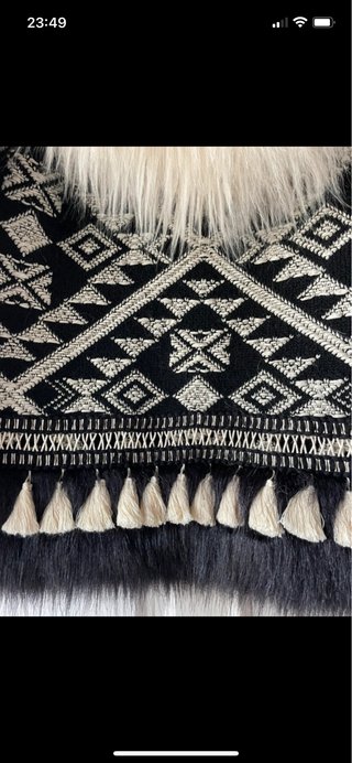 Abrigo negro y blanco  pelo y
