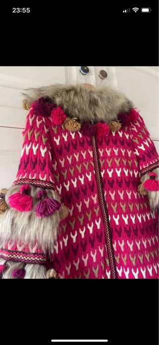 Abrigo rosa con pompones bohemio piel y lana