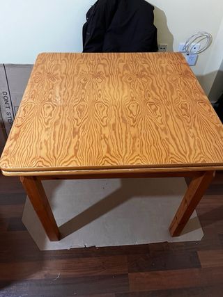 Mesa y 4 sillas 