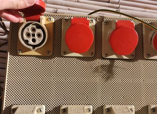 Quadro elettrico industriale con prese