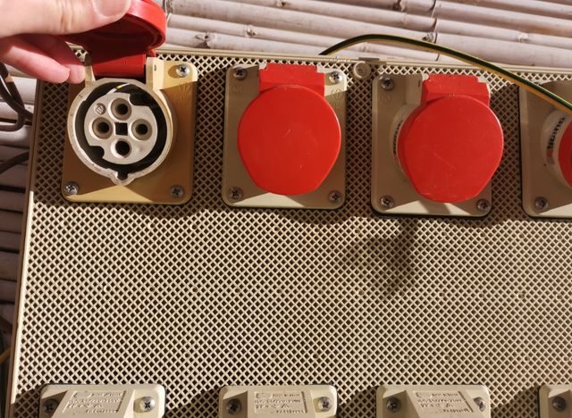 Quadro elettrico industriale con prese