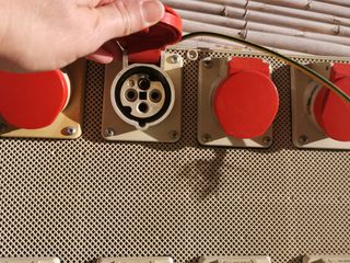 Quadro elettrico industriale con prese