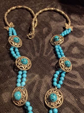 Collar amuleto turquesas mariposas y hojas