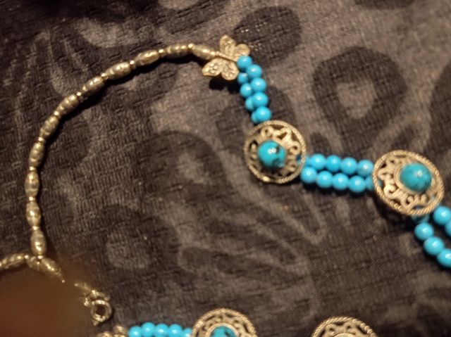 Collar amuleto turquesas mariposas y hojas