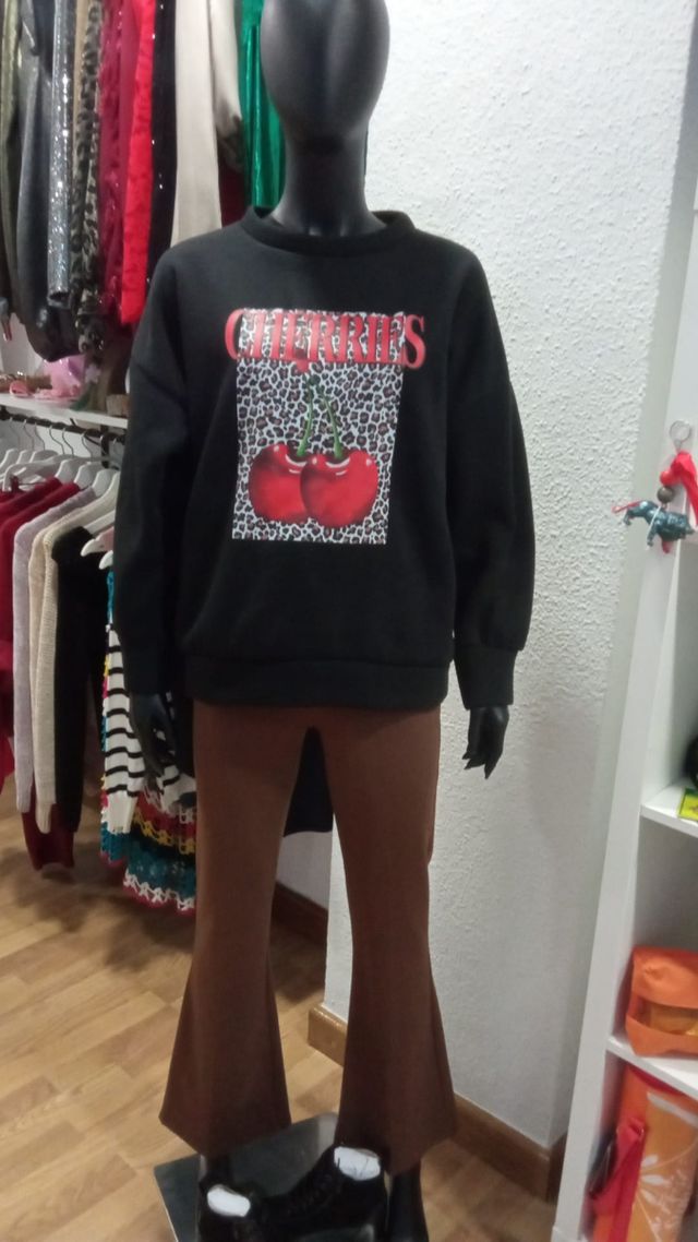 Conjunto sudadera cerezas/pantalón acampanado dife