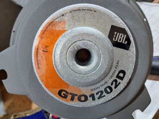Subwoofer 12" JBL GTO1202D con caja