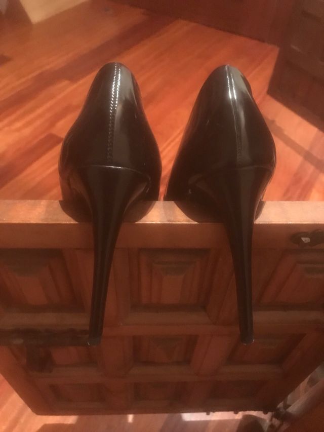 Zapatos charol tacon.
