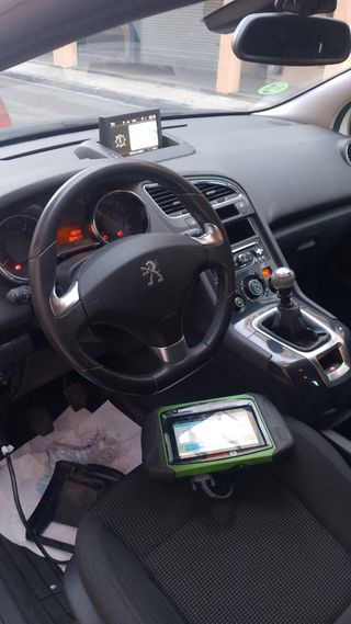 Peugeot modelo 5008 motor 1.6 blue hdi