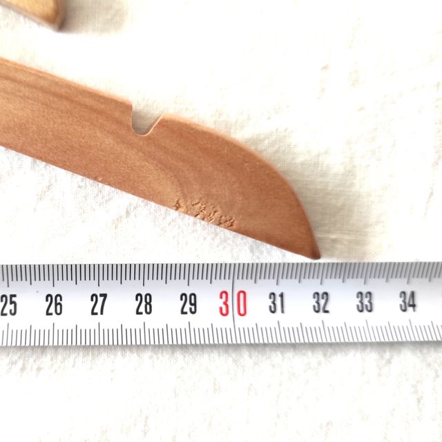 Perchas infantiles de madera