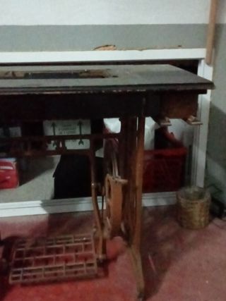 Patas de maquina de coser antigua