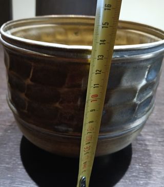 Jardinera de latón antigua