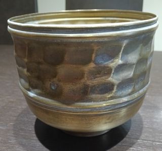 Jardinera de latón antigua