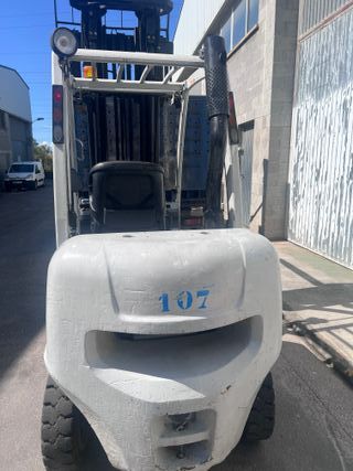 CARRETILLA UNICARRIES NISSAN 3.2 TN TRIPLE 6 m. MA