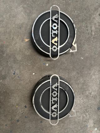 Cubrebuje logo volvo