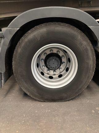 Cubrebuje logo volvo