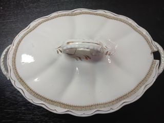 Sopera de porcelana antigua