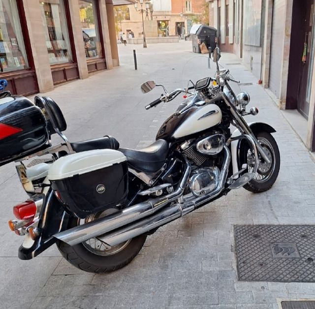 Moto Suzuki Intruder 800 