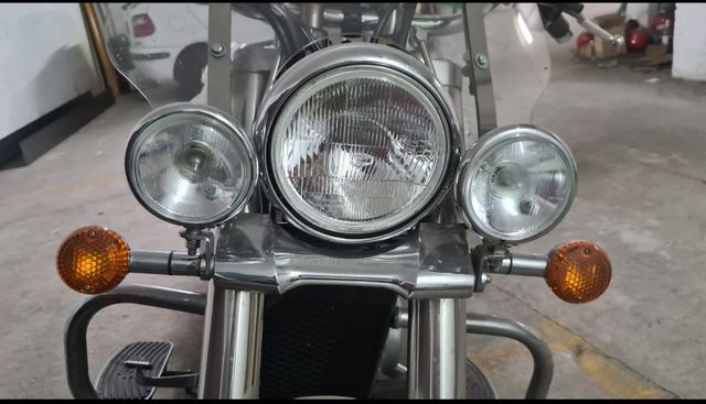 Moto Suzuki Intruder 800 