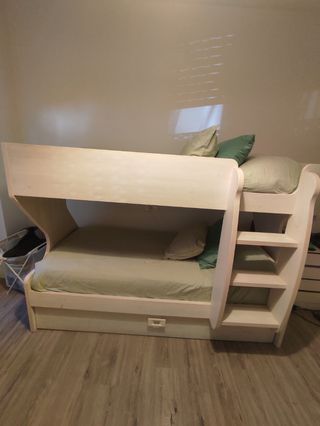 Litera con cama supletoria debajo