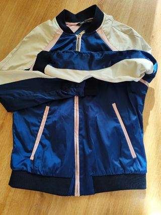 Bomber satinada, talla xs Zara 