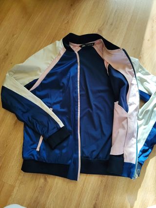 Bomber satinada, talla xs Zara 