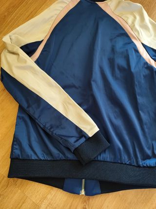 Bomber satinada, talla xs Zara 