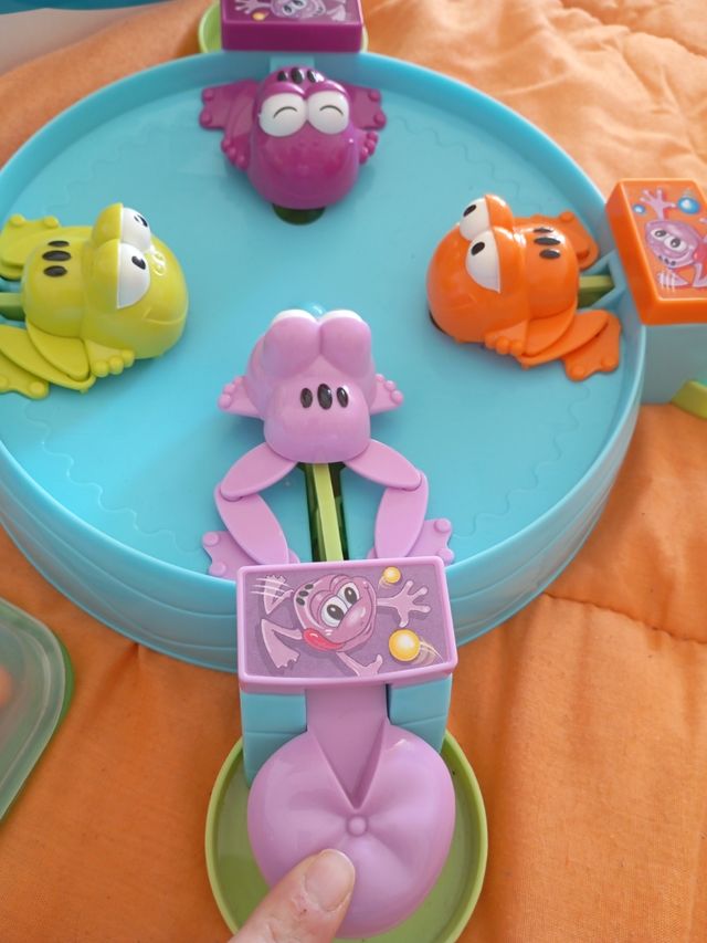 Tragabolas. Ranitas. Frogs