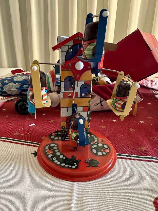 Tin toy carrousell