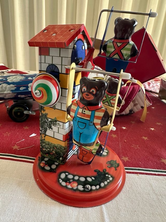 Tin toy carrousell