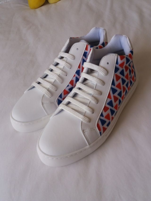 Zapatillas deportivas chica.