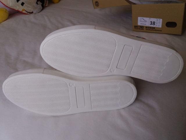 Zapatillas deportivas chica.