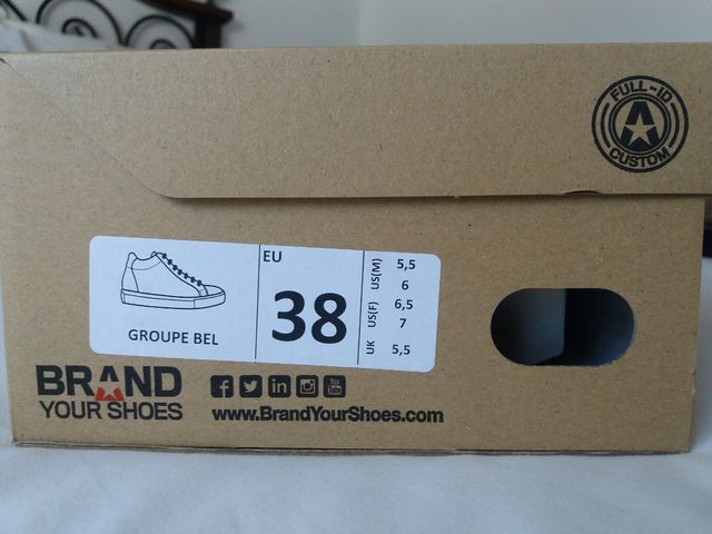 Zapatillas deportivas chica.