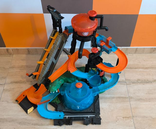 Hot wheels cocodrilo túnel de lavado