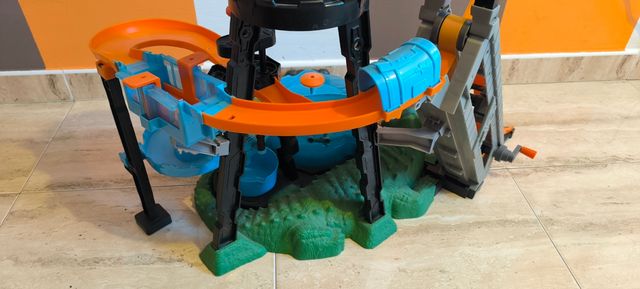 Hot wheels cocodrilo túnel de lavado