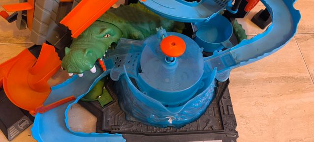 Hot wheels cocodrilo túnel de lavado